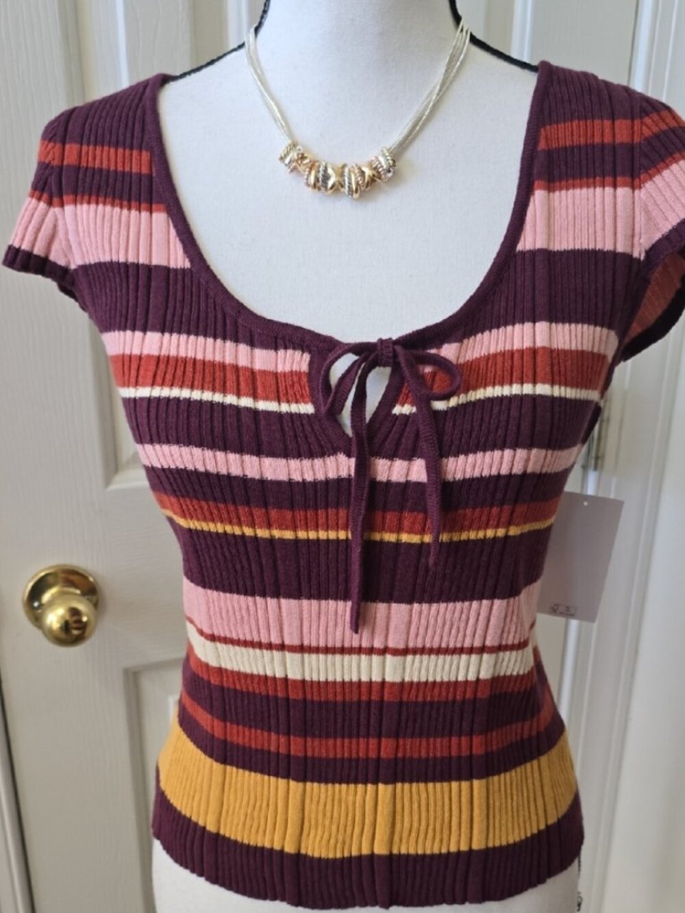 Jessica Simpson Burgundy / Yellow Ribbed Short Sleeve Sweater Top
